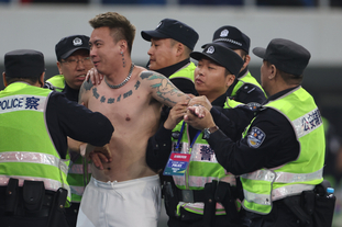安东尼：我们的目标是进入欧联杯决赛，梦想再披巴西队战袍（安东尼：剑指欧联杯决赛，憧憬重返巴西国家队）